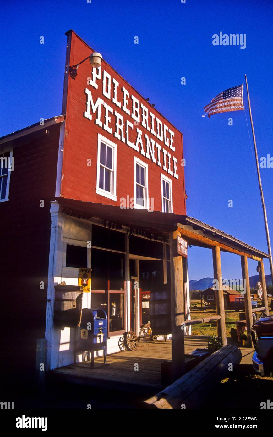 MT: Flathead County, Glacier Nat. Parknähe, Polebridge, Polebridge Mercantile; General Store c 1910 am nordwestlichen Rand des Parks Stockfoto