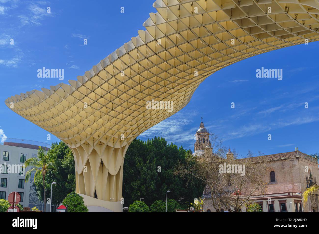 Sevilla, Spanien, 5. März 2022. Metropol Sonnenschirm. Monument, bekannt als Las Setas de la Encarnacion, in Sevilla. Stockfoto