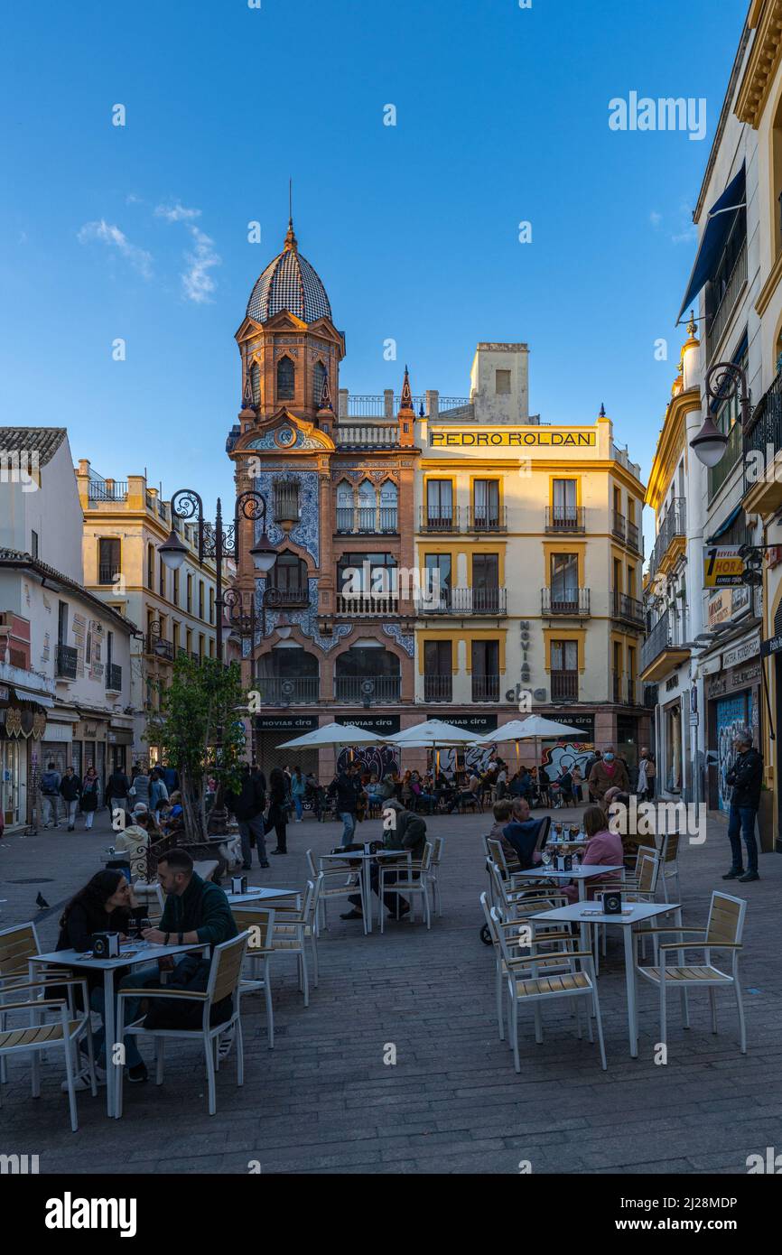 Sevilla, Spanien, 5. März 2022. Pedro Roldan Gebäude auf der Plaza de Jesus de la Pasion in Sevilla Stockfoto