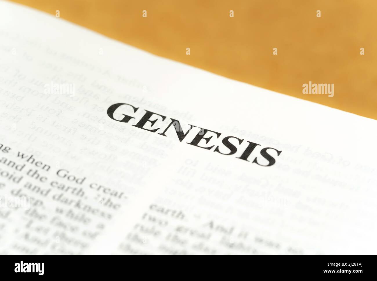 Genesis Titelseite Symbol, das erste Buch des Alten Testaments, Heilige Bibel Anfang, Welt Universum Ursprung biblische Geschichte, Kreationismus Konzept, singl Stockfoto