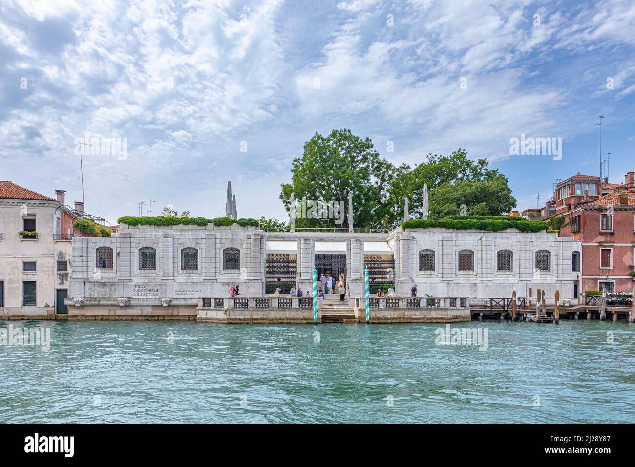 Venedig, Italien - 8. Juli 2021: Peggy Guggenheim Collection Museum für Moderne Kunst am Canal Grande in Venedig. Stockfoto