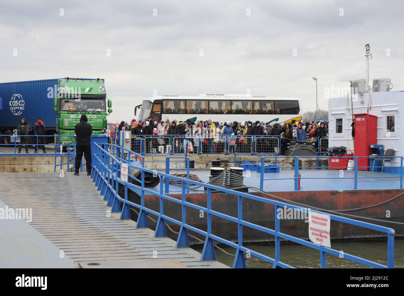 Aufnahme ukrainischer Flüchtlinge am Grenzposten isaccea - rumänien Stockfoto