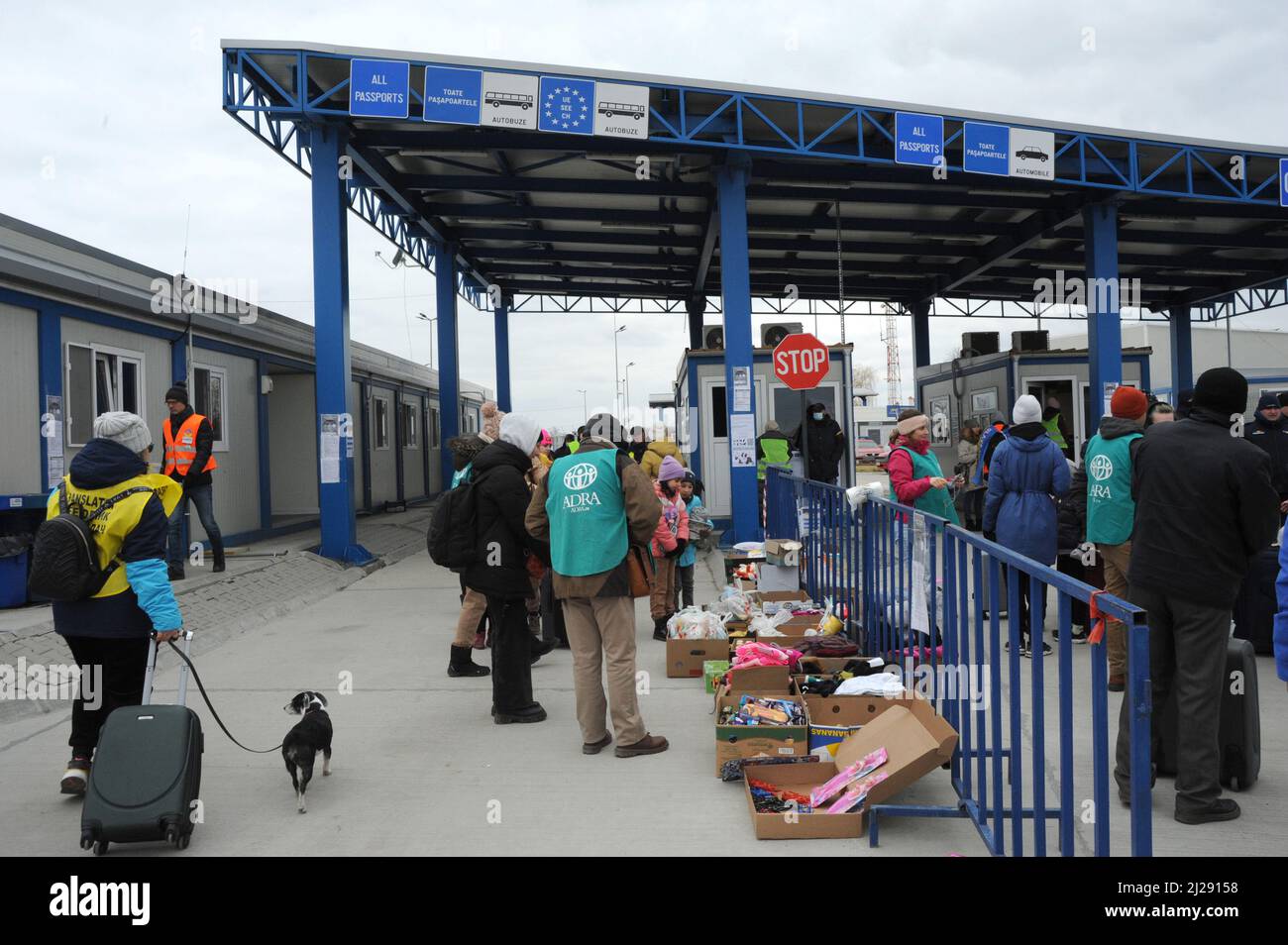Aufnahme ukrainischer Flüchtlinge am Grenzposten isaccea - rumänien Stockfoto
