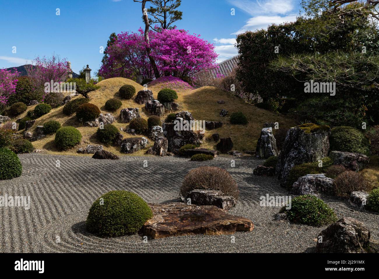 Jissoji ist ein alter Tempel, der 1387 während der Nanbokucho-Zeit vom ersten Schüler des Mubun-Zen-Meisters, dem Etsuo-Zen-Meister, erbaut wurde Stockfoto