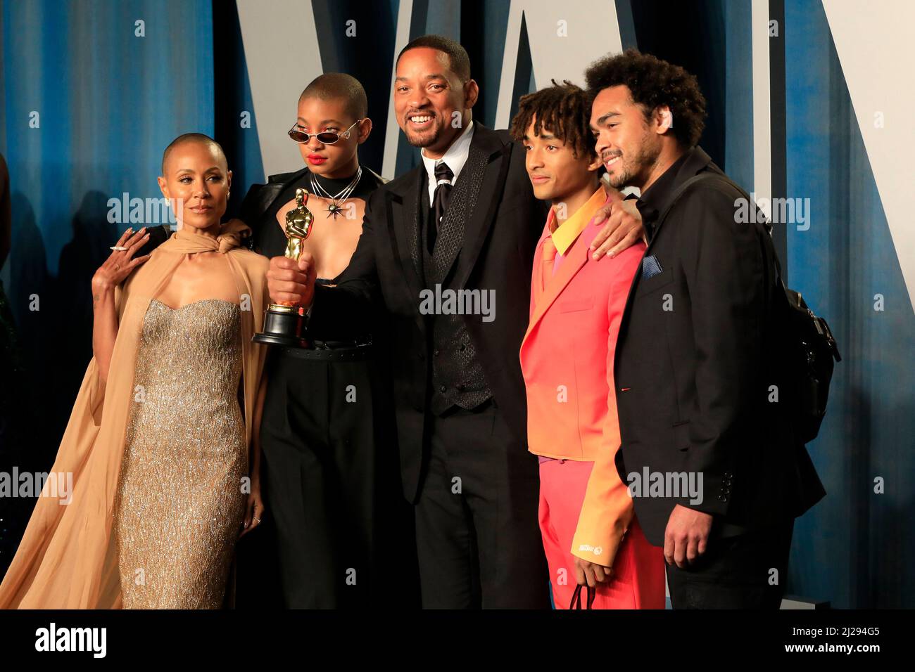 LOS ANGELES - MAR 27: Jada Pinkett-Smith, Willow Smith, will Smith, Jaden Smith, Trey Smith auf der Vanity Fair Oscar Party im Wallis Annenberg Center for the Performing Arts am 27. März 2022 in Beverly Hills, CA Stockfoto