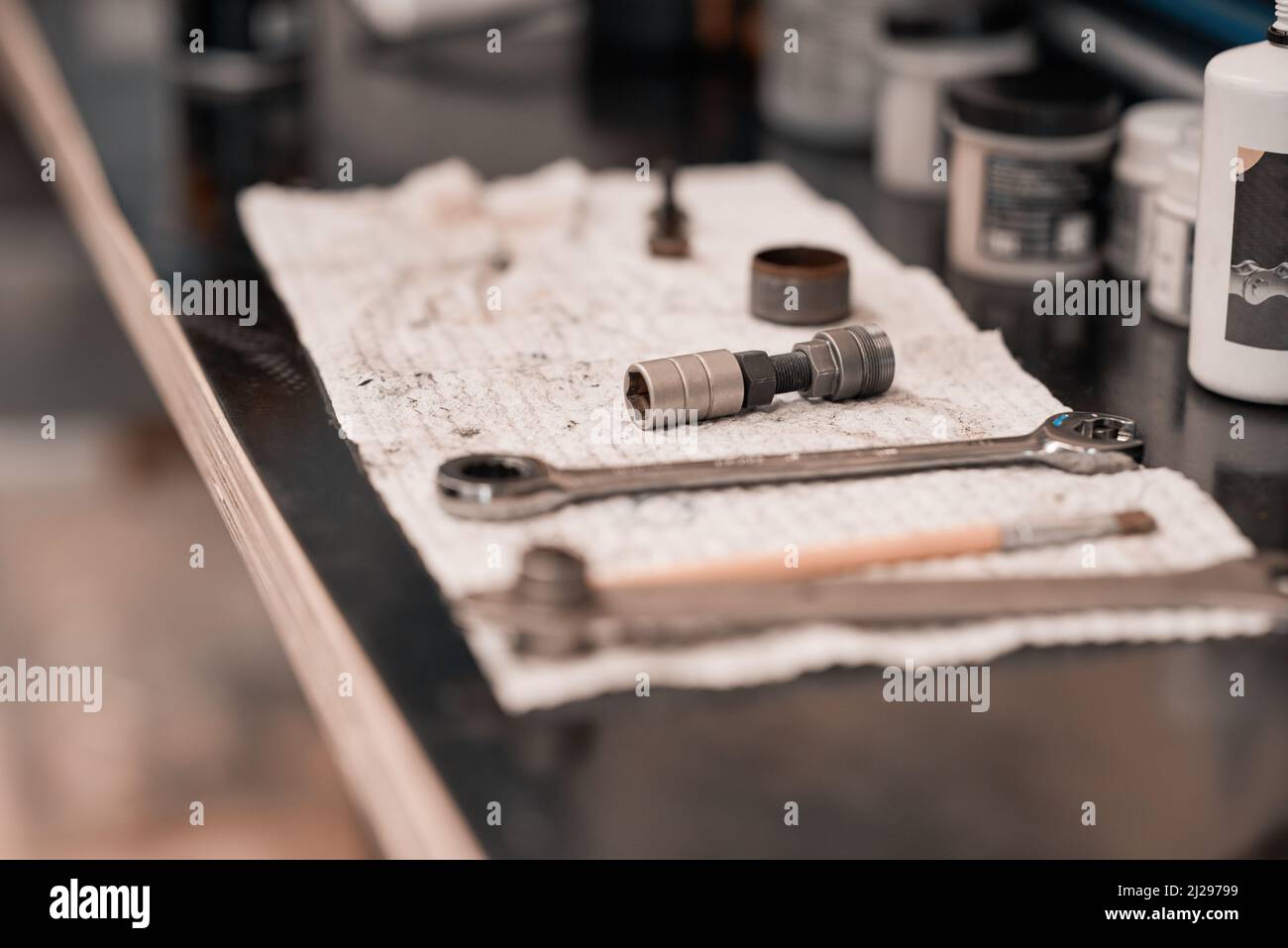Alles lässt sich mit den richtigen Werkzeugen fixieren. Aufnahme von Werkzeugen in einer Werkstatt. Stockfoto