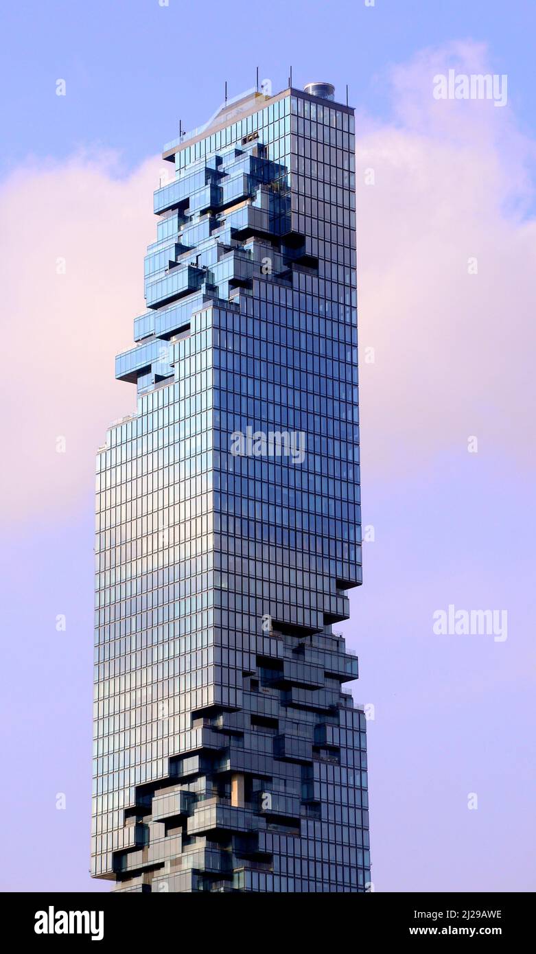 King Power Mahanakhon, früher bekannt als MahaNakhon, ein Wolkenkratzer mit Mischnutzung im zentralen Geschäftsviertel Silom/Sathon von Bangkok, Thailand, Asien. Stockfoto