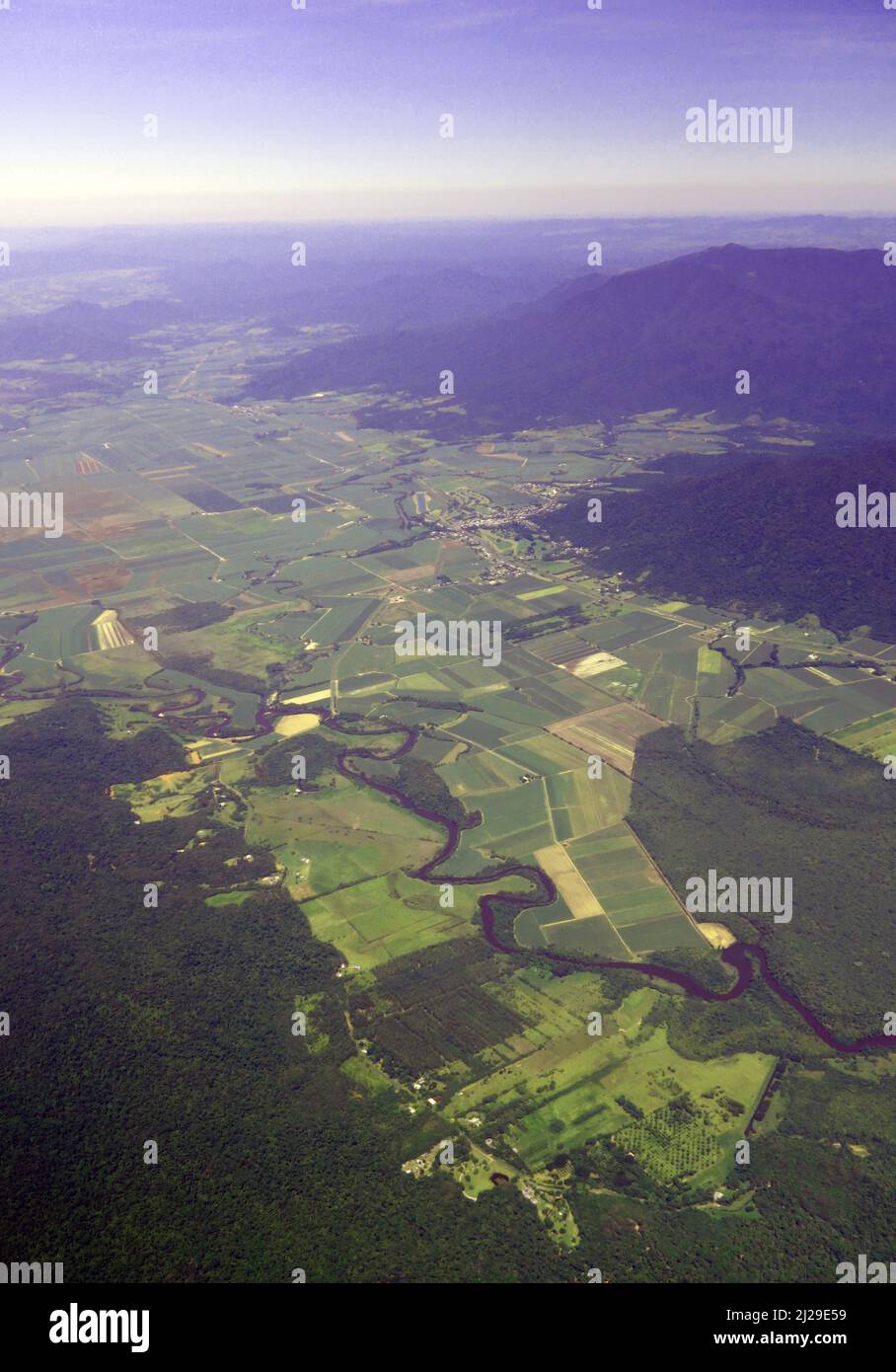 Luftaufnahme der landwirtschaftlichen Nutzflächen um Babinda, südlich von Cairns, Queensland, Australien Stockfoto