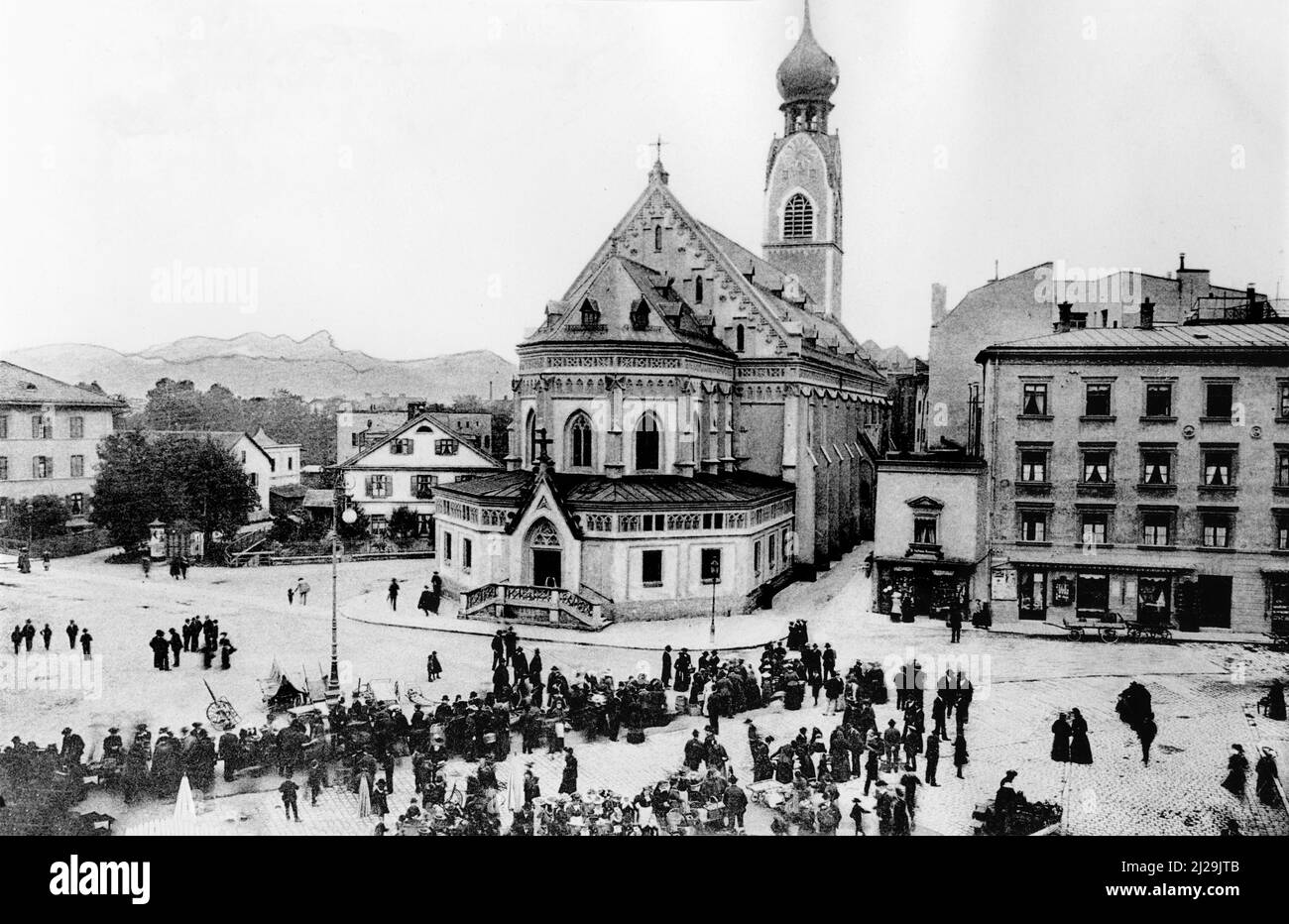 Ludwigsplatz mit grünem Markt vor der Pfarrkirche St. Nikolaus, vor 1912, Rosenheim, historische Fotografie, Oberbayern Stockfoto