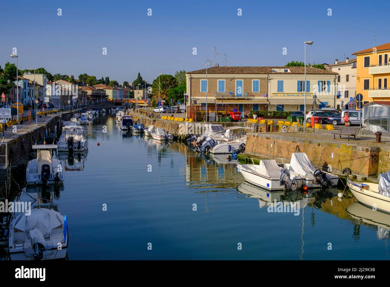 Italienischer Hafen An Der Adria