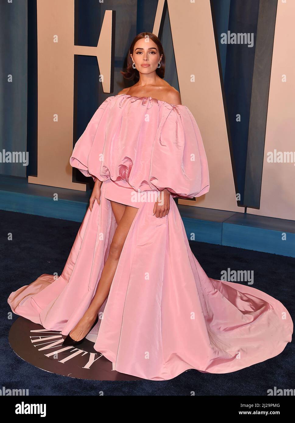 BEVERLY HILLS, CA - 27. MÄRZ: Olivia Culpo nimmt an der Vanity Fair