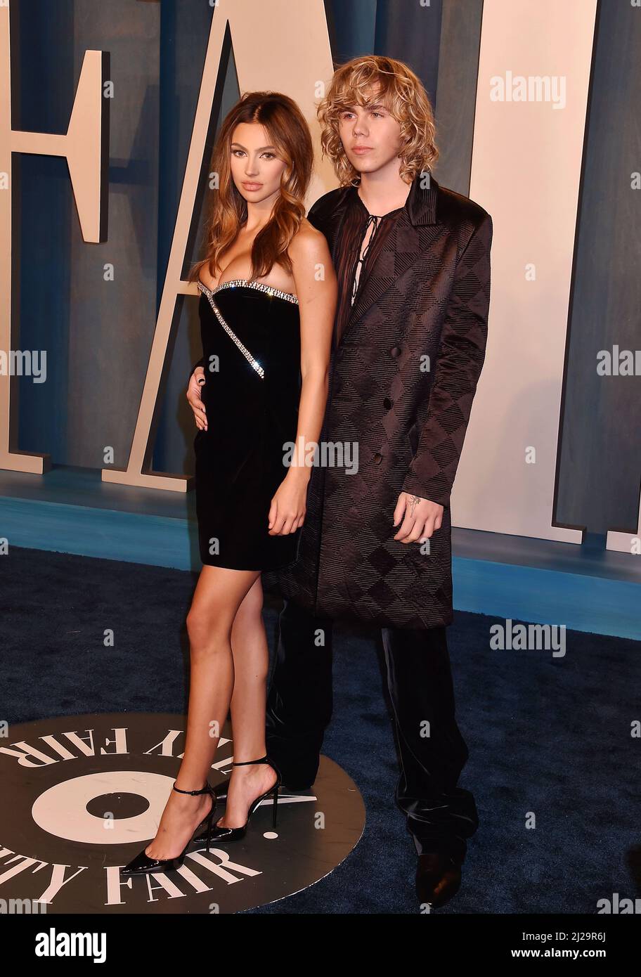 BEVERLY HILLS, CA - 27. MÄRZ: (L-R) Katarina Deme und The Kid LAROI