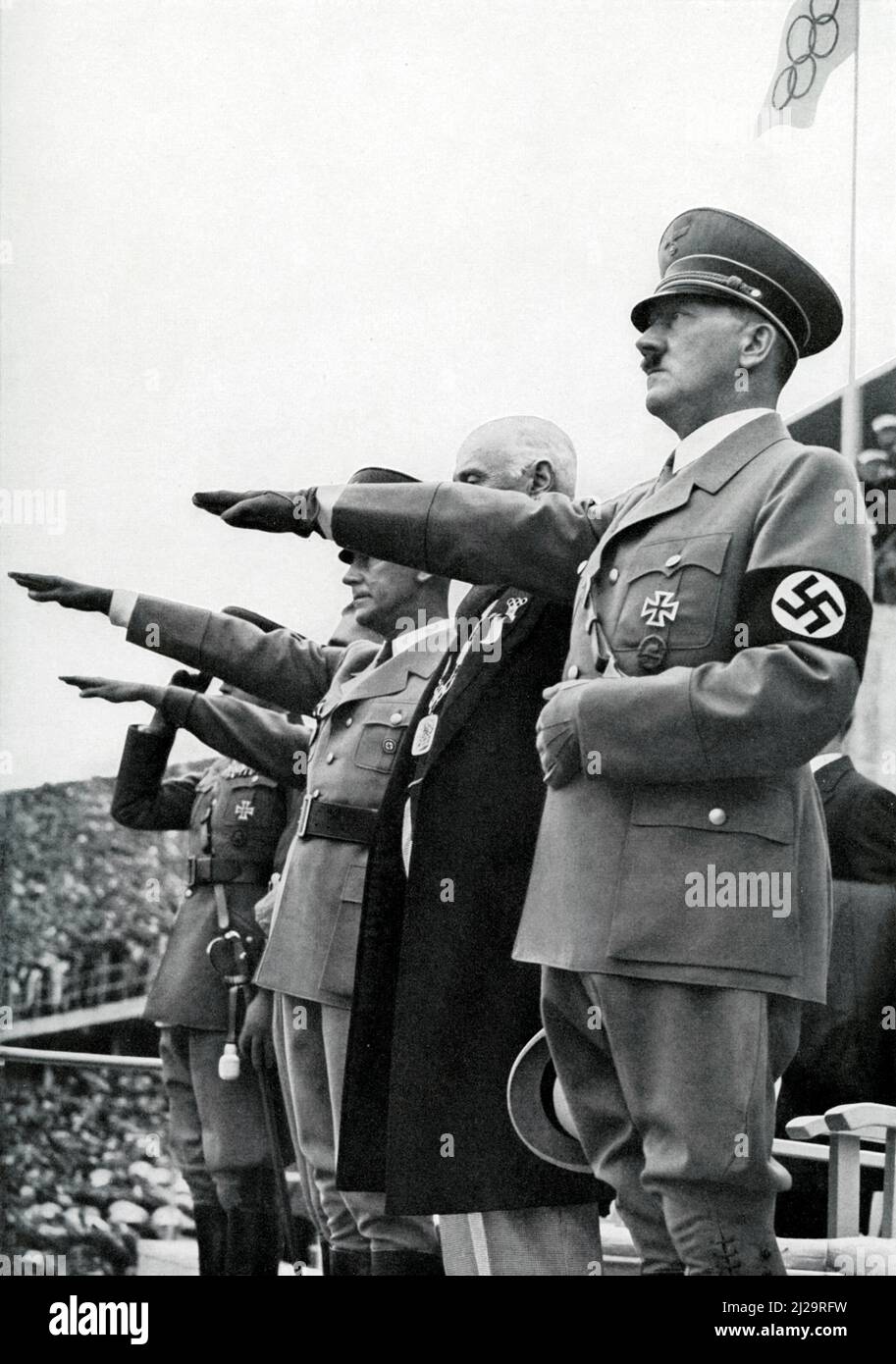 Adolf Hitler begrüßt die olympische Flagge, Eröffnung, Eröffnungszeremonie, Nazi-Gruß, XI. Olympische Spiele Stockfoto