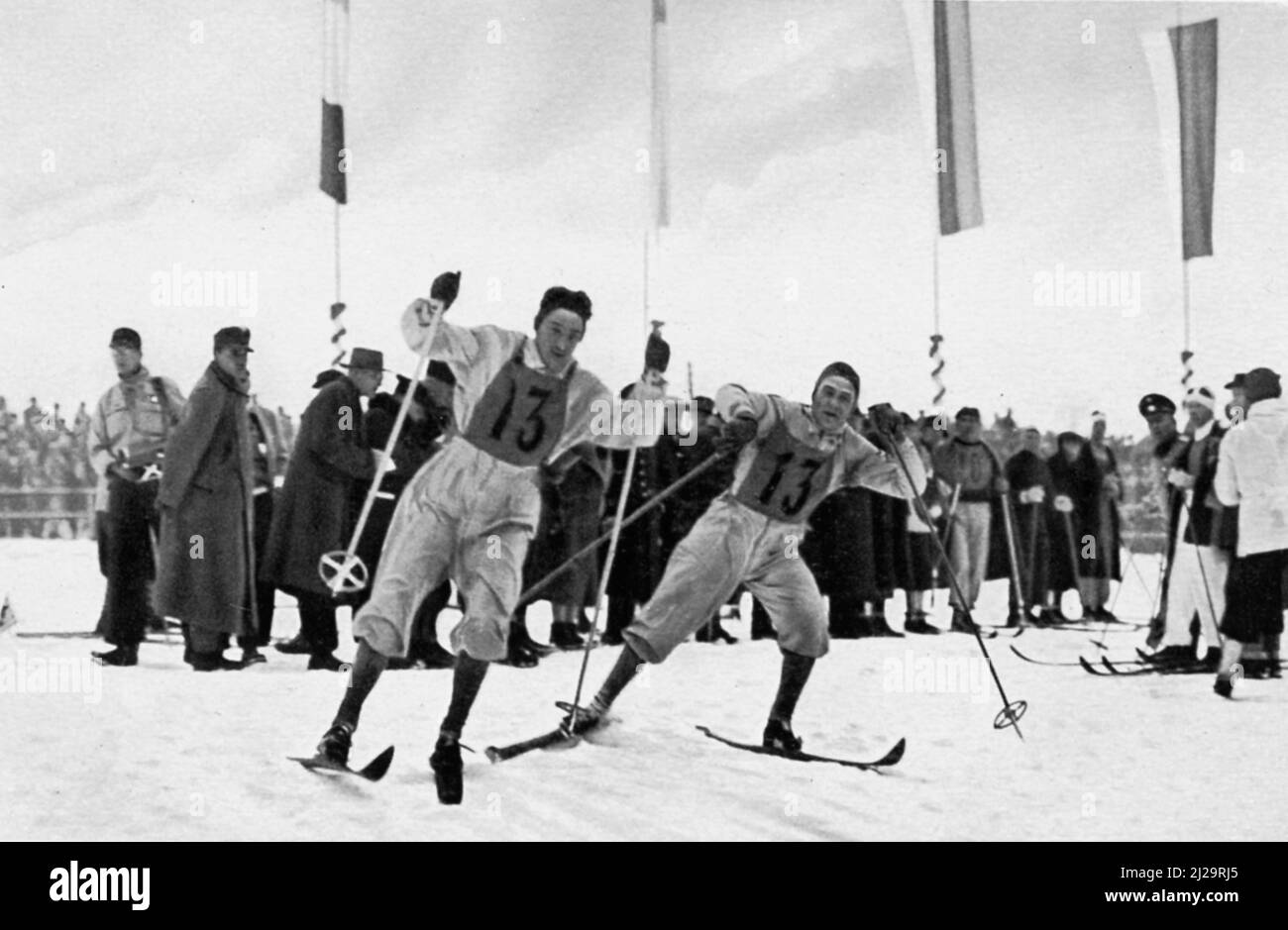 Langlauf, Staffel, Norwegen noch an der Spitze Hoffsbakken (links) ersetzt Hagen beim ersten Wechsel im Skistadion Stockfoto