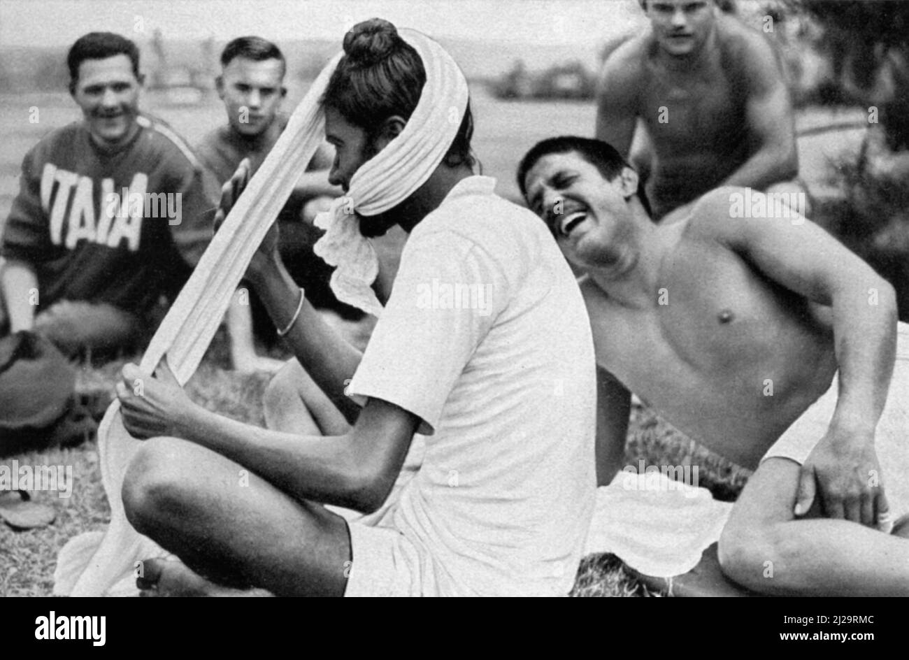 Singh, Langstreckenläufer aus Indien, knüpft seinen Turban an Stockfoto