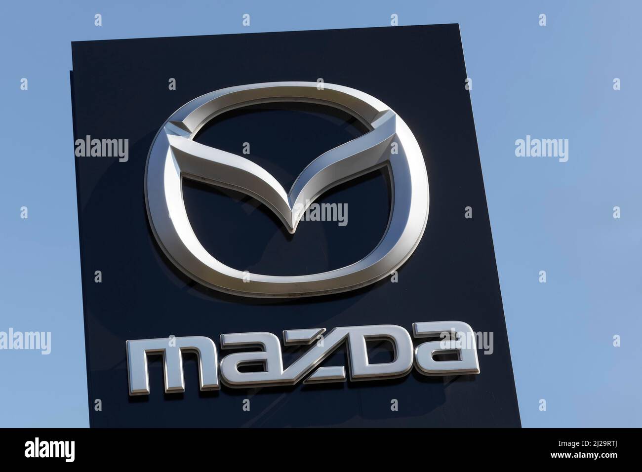 Logo, Mazda, japanischer Automobilhersteller, Leverkusen, Nordrhein-Westfalen, Deutschland Stockfoto