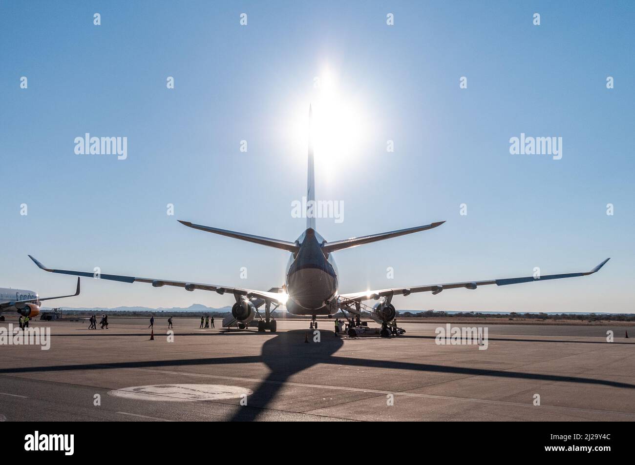 Windhoek, Namibia. 24. Juli 2019. Ein KLM-Passagierflugzeug ist für einen Flug von Namibia nach Amsterdam, Niederlande, startbereit. Stockfoto