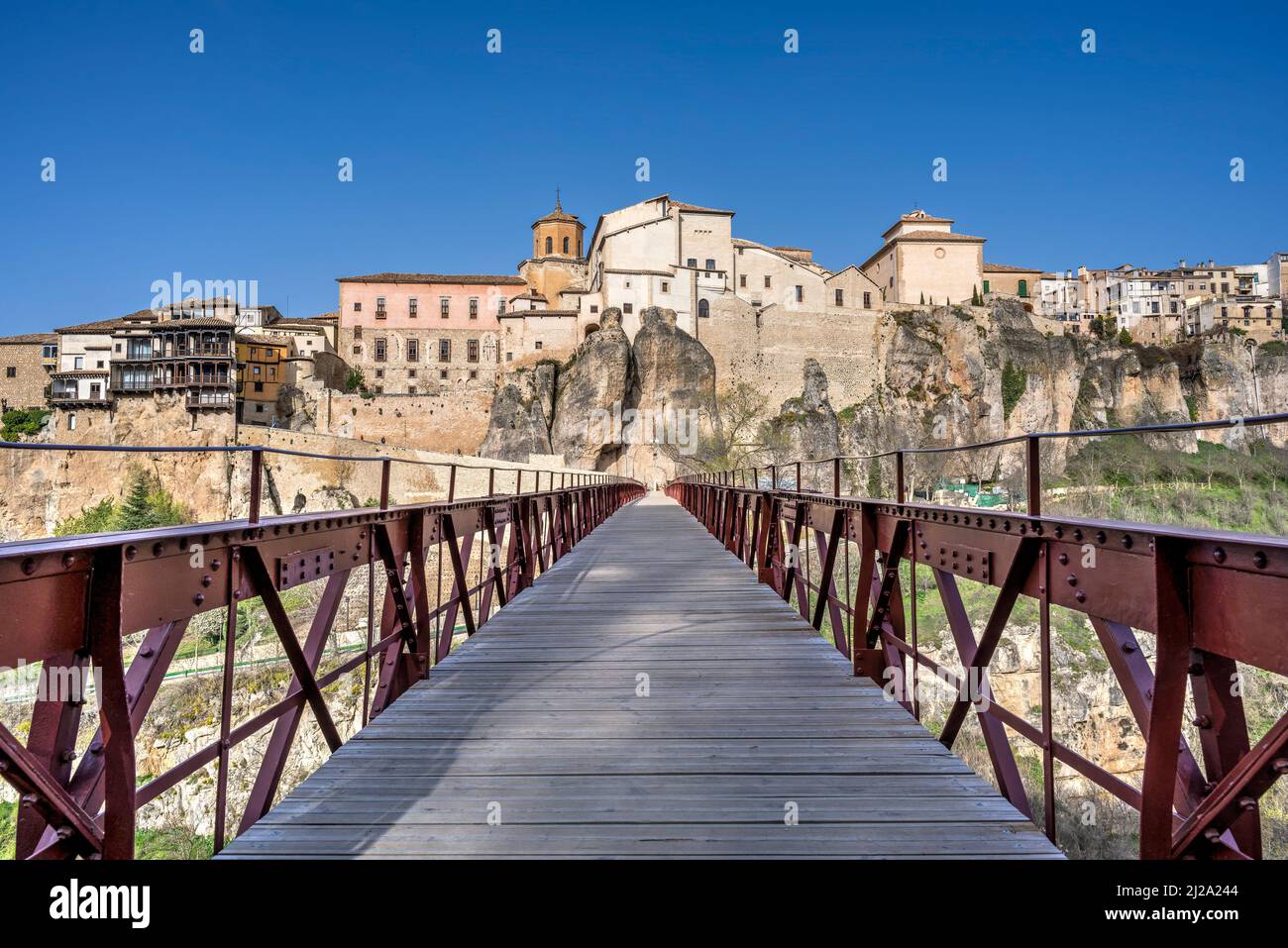 Skyline der Altstadt und Brücke von Saint Paul (Puente de San Pablo), Cuenca, Castilla-La Mancha, Spanien Stockfoto