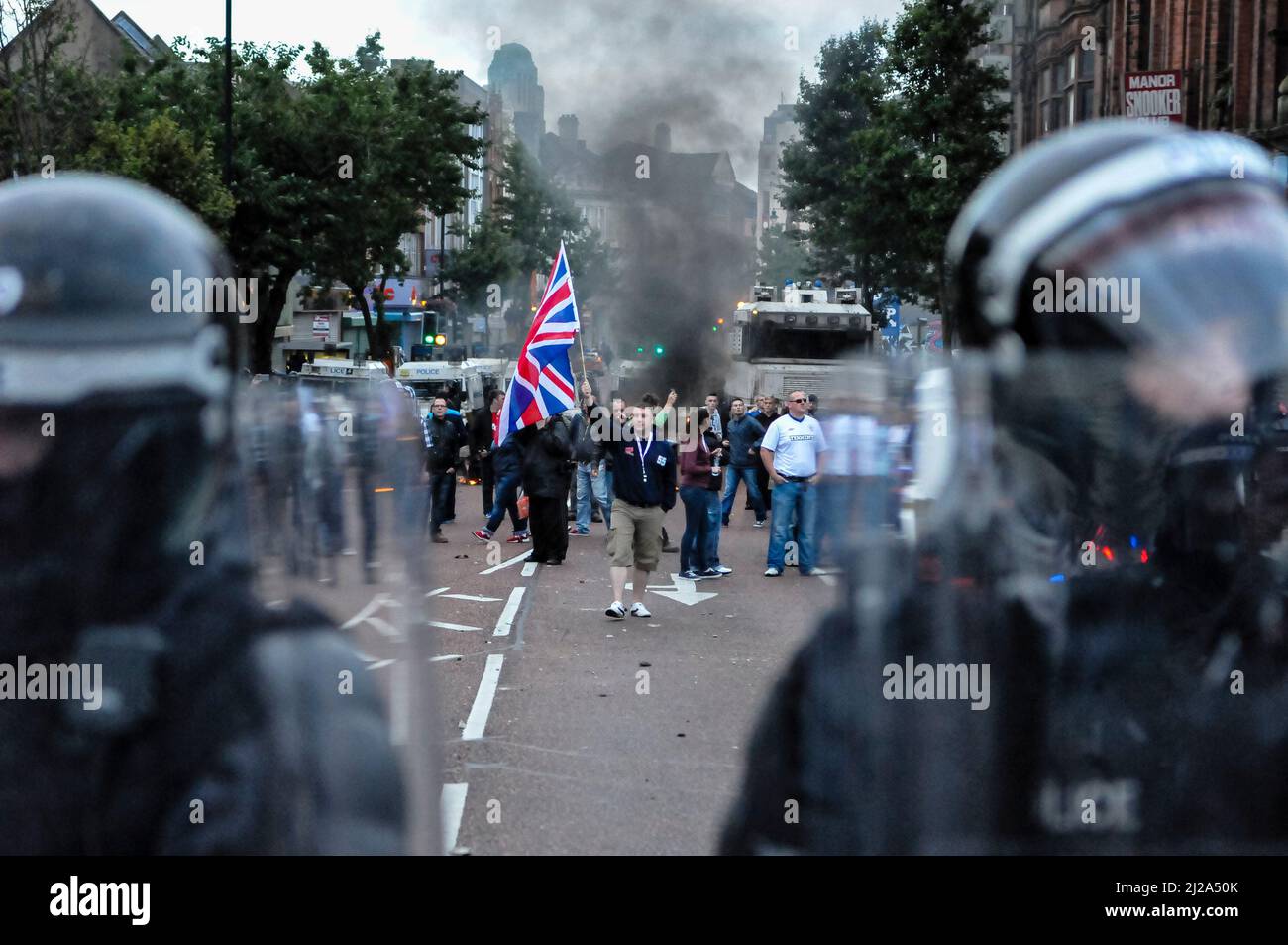 Belfast, Nordirland. 9. August 2013 - Funken eine Anti-Internierung-Parade von Republikanern Unruhen durch Proteste Loyalisten in Belfast Stockfoto
