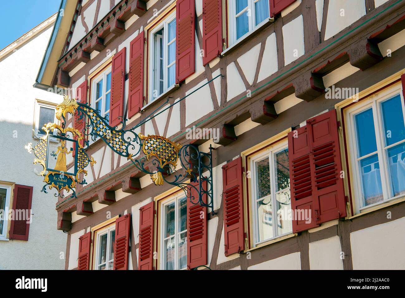Malerisches Fachwerk Fr. Schad Haus in der Altstadt von Calw. Baden-Württemberg, Deutschland. Stockfoto