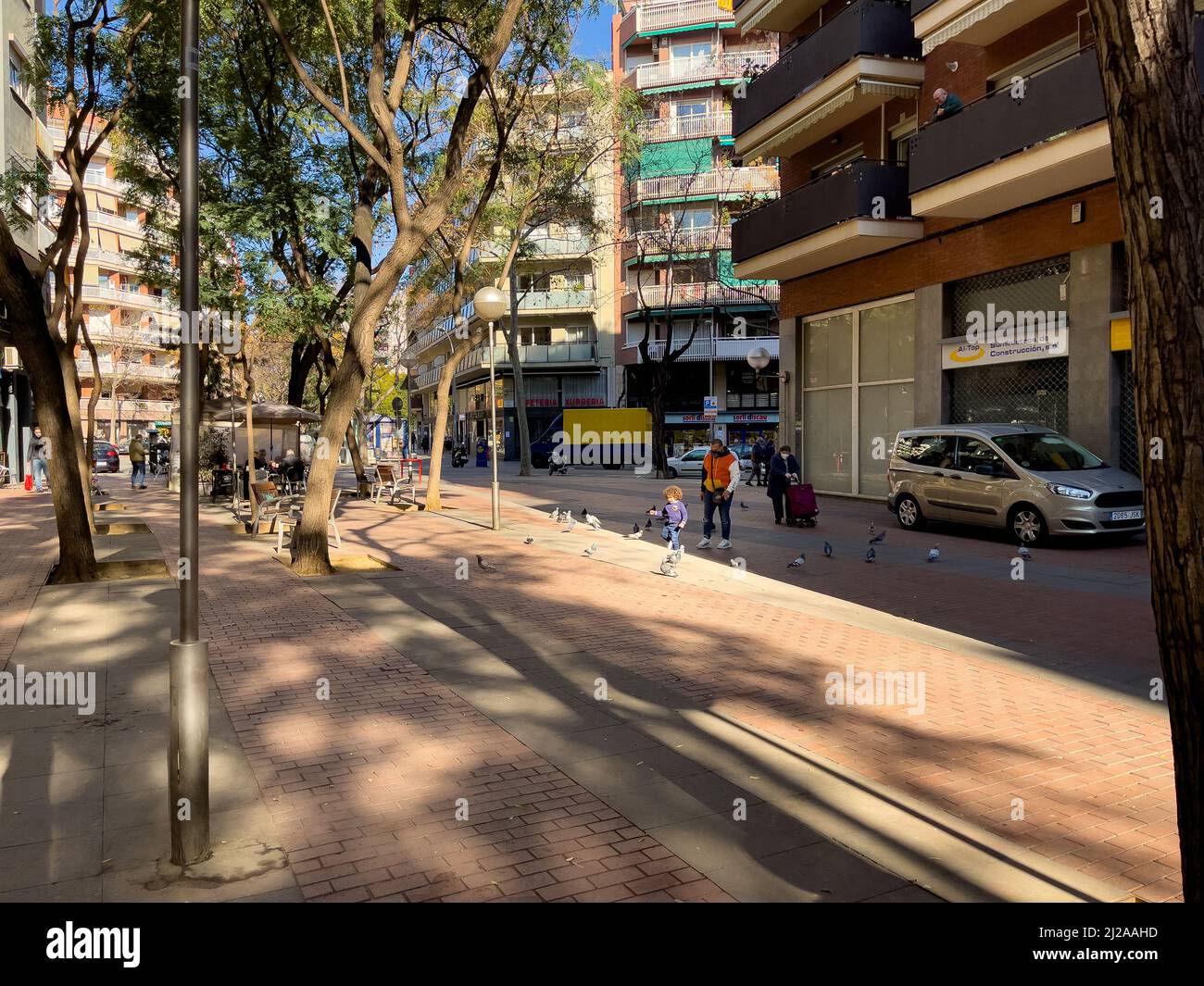 POV Blick auf eine leere Straße in Barcelona Stockfoto