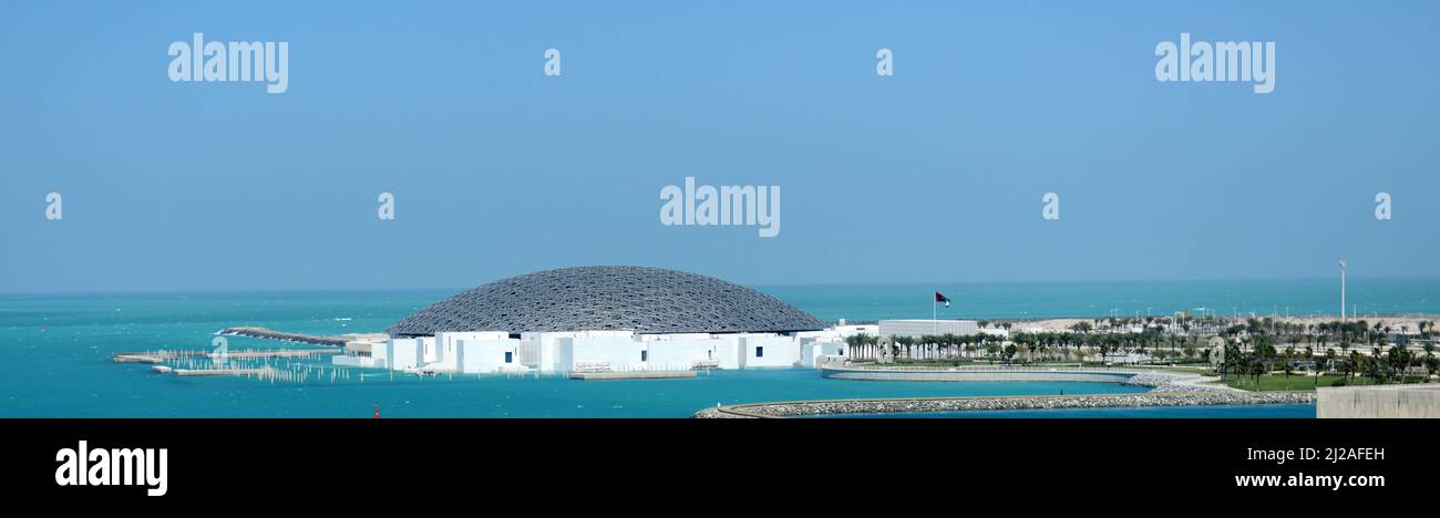 Das wunderschöne Museum Louvre Abu Dhabi auf der Insel Saadiyat in Abu Dhabi, Vereinigte Arabische Emirate. Stockfoto