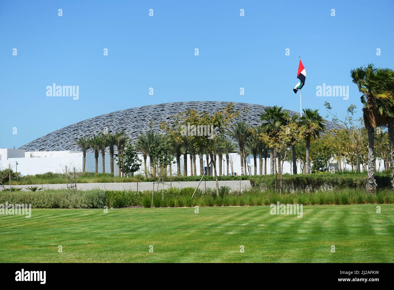 Das wunderschöne Museum Louvre Abu Dhabi auf der Insel Saadiyat in Abu Dhabi, Vereinigte Arabische Emirate. Stockfoto
