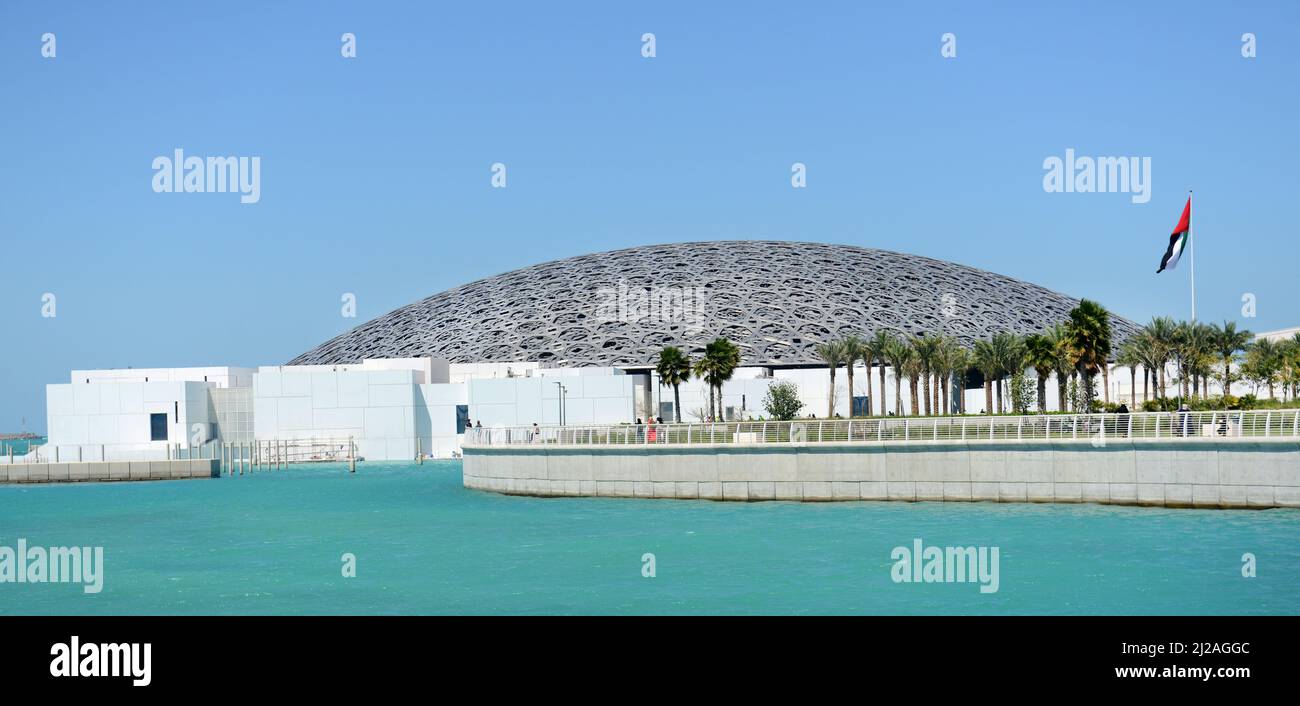 Das wunderschöne Museum Louvre Abu Dhabi auf der Insel Saadiyat in Abu Dhabi, Vereinigte Arabische Emirate. Stockfoto