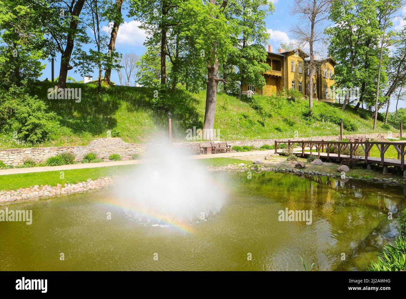 Quellpark in der Stadt Kuldiga in Latvias Stockfoto