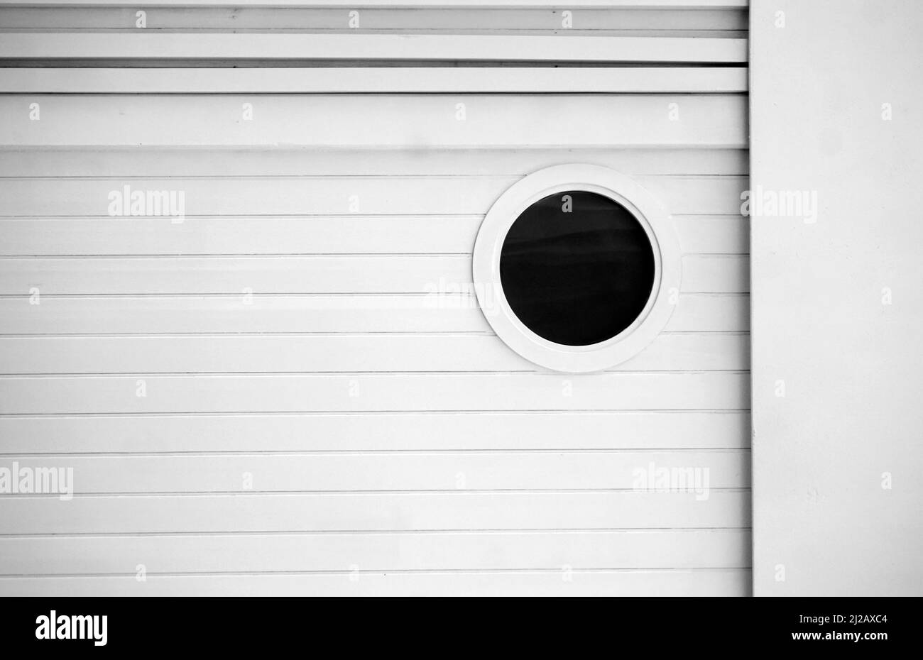 Rundes Fenster in der Seitenwand des southwold Pier suffolk england Stockfoto