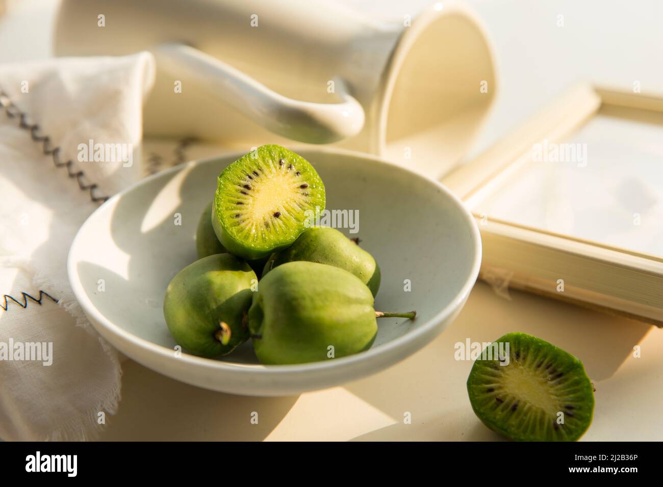 Stillleben, Mini Kiwis Früchte Stockfoto