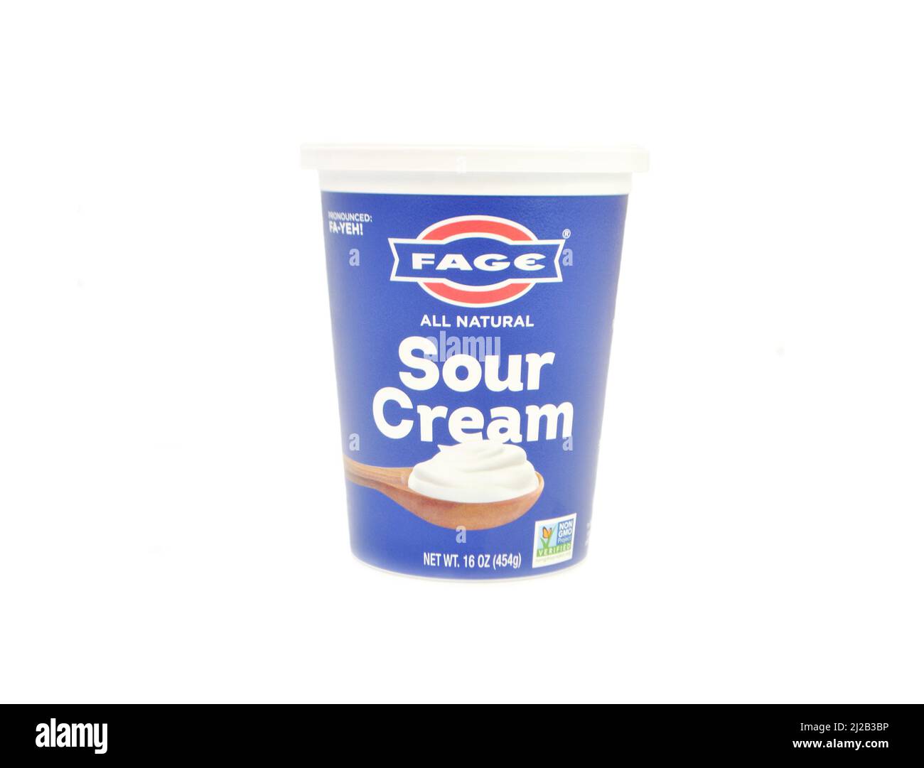 FaGe Brand Sour Cream isoliert auf einem weißen Hintergrund mit Copy Space Stockfoto