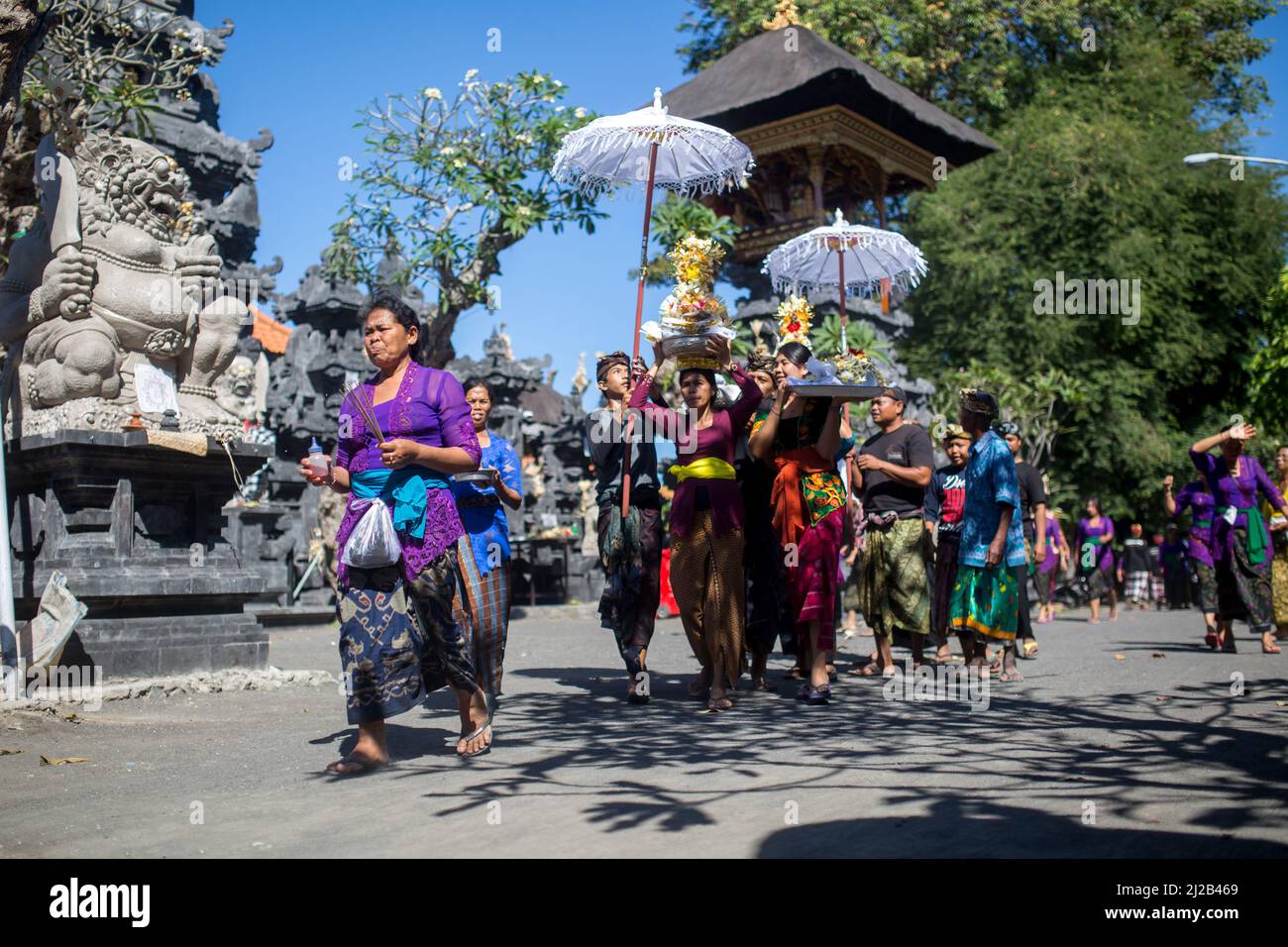 Seminyak, Bali - 10. August 2017: Traditionelle balinesische Feuerbestattung Stockfoto