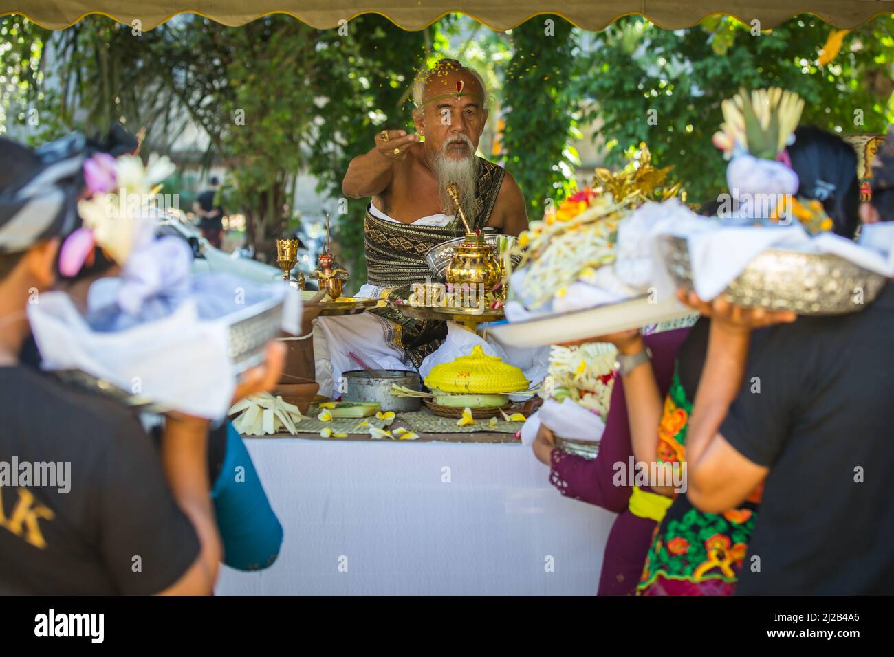 Seminyak, Bali - 10. August 2017: Traditionelle balinesische Feuerbestattung Stockfoto