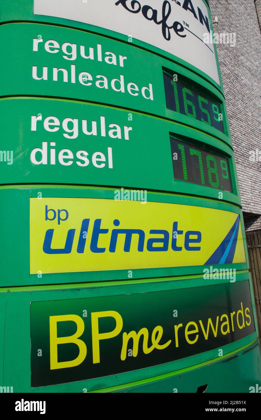 Benzinpreise in einer BP-Garage in Brighton Stockfoto