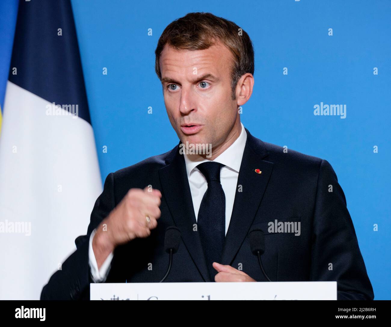 Belgien, Brüssel, 22. Oktober 2021: Präsident der Französischen Republik Emmanuel Macron nimmt an einer Pressekonferenz zum Europäischen Rat Teil. E Stockfoto