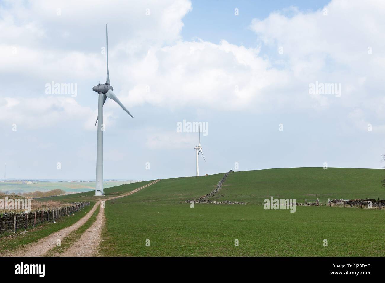 Yorkshire Windturbinen erzeugen grünen Strom. Globale Ökologie.sauberes Energiekonzept rettet die Welt. Hochwertige Fotos Stockfoto