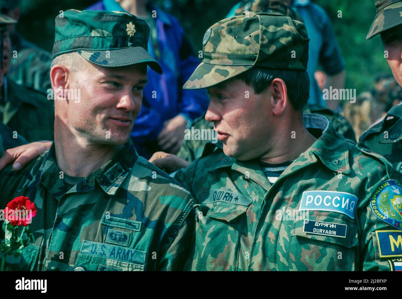 File Foto: Peacekeeper 94, Totskoye, Russland. 250 Russland und eine gleiche Anzahl amerikanischer Soldaten nahmen am ersten Joint Teil US-russische Militärübungen auf russischem Boden während des „Friedenswächters 94“ auf dem russischen Militärstützpunkt in Totskoje, 800 Meilen (1.280km) südöstlich von Moskau. September 1994. Stockfoto