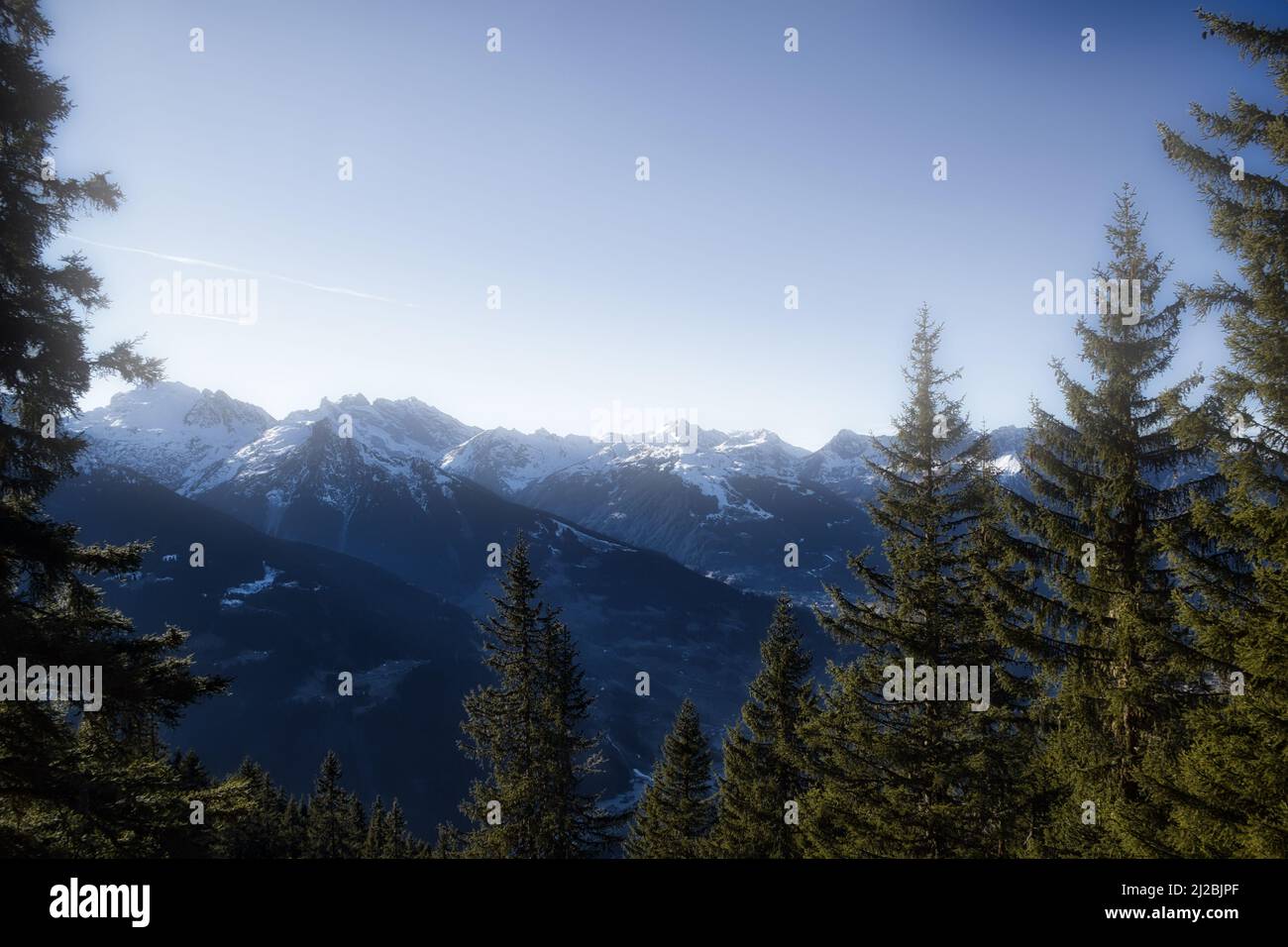 Ein landschaftlich schöner Blick auf die Pyrenäen an einem sonnigen Tag, Frankreich Stockfoto