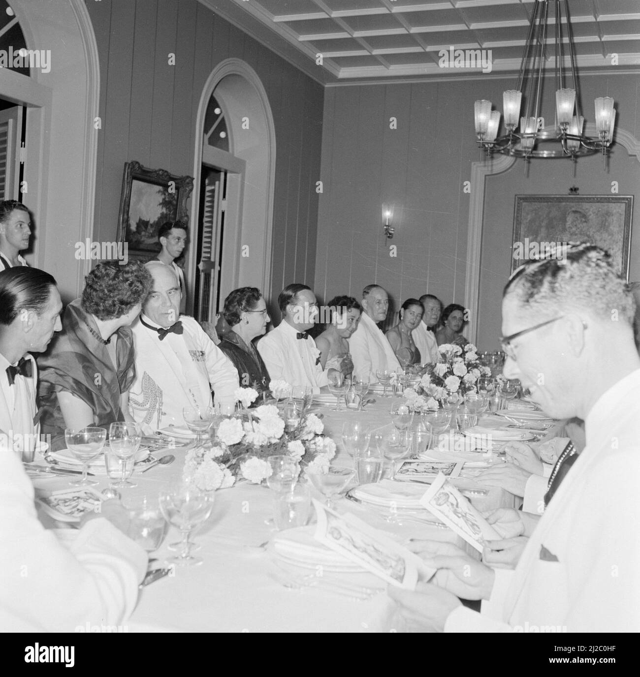 Das Galadiner im Regierungspalast in Willemstad. Links in der Mitte Prinz Bernhard ca.: 19. Oktober 1955 Stockfoto