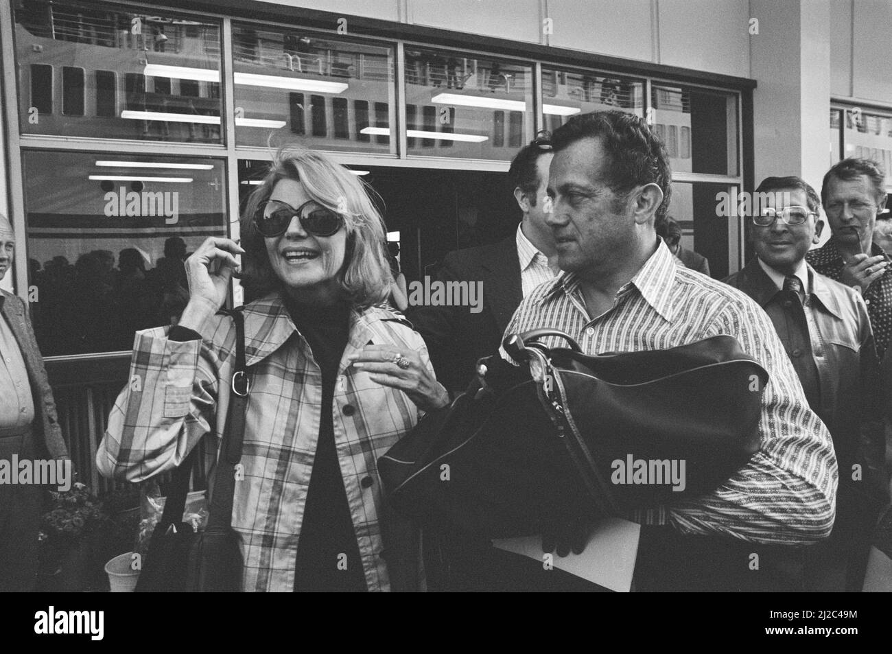 Die Schauspielerin Rita Hayworth verlässt Amsterdam um den 12. Juni 1976 mit dem griechischen Kreuzschiff Daphne Stockfoto