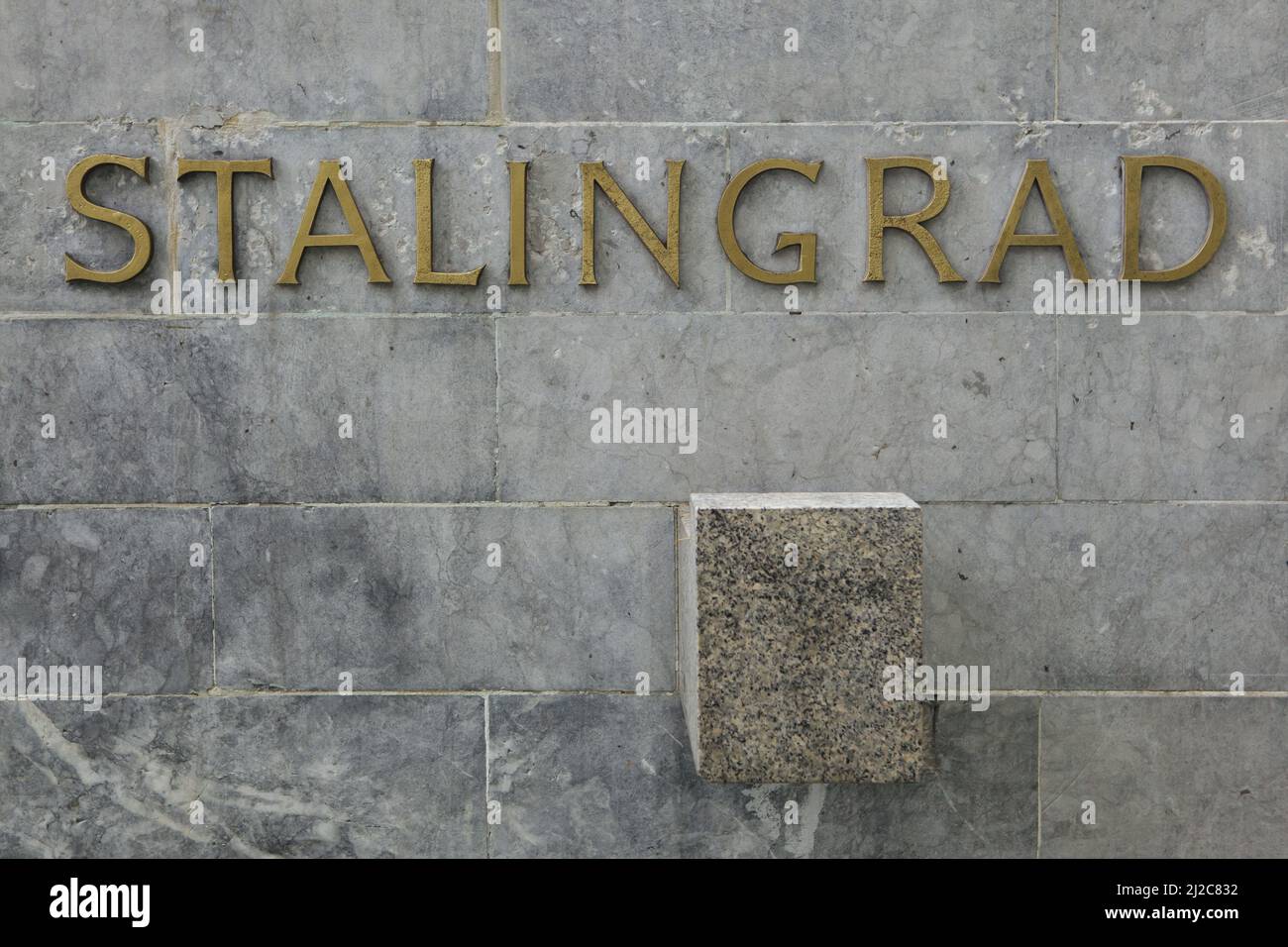 Stalingrad. Inschrift auf der Gedenkstätte des Slowakischen Nationalaufstandes (Pamätník Slovenského národného povstania) in Bratislava, Slowakei. Stockfoto