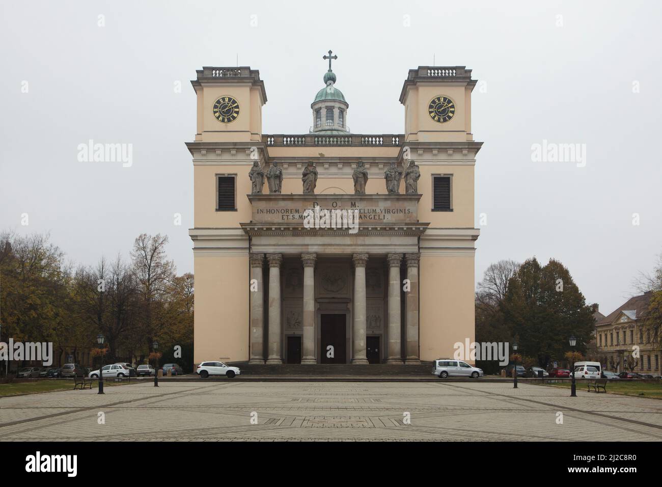 Die Kathedrale von Vác (Nagyboldogasszony székesegyház), auch bekannt als die Kathedrale der Himmelfahrt der seligen Jungfrau und des Erzengels Michael in Vác, Ungarn. Stockfoto