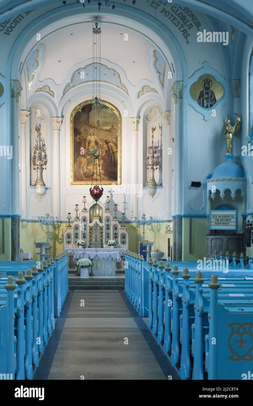 Das Innere der Kirche der Heiligen Elisabeth (Kostol svätej Alžbety) allgemein bekannt als die Blaue Kirche (Modrý kostolík) in Bratislava, Slowakei. Die vom ungarischen Architekten Ödön Lechner entworfene Kirche wurde zwischen 1909 und 1913 im ungarischen sezessionistischen Stil erbaut. Stockfoto