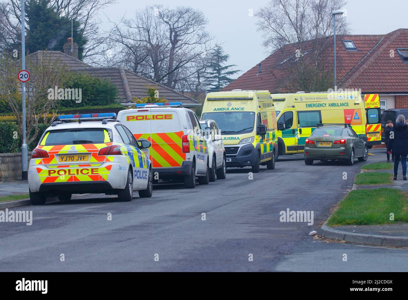 Notfalldienste, die an einem Vorfall in Swillington, West Yorkshire, Großbritannien, teilnehmen Stockfoto