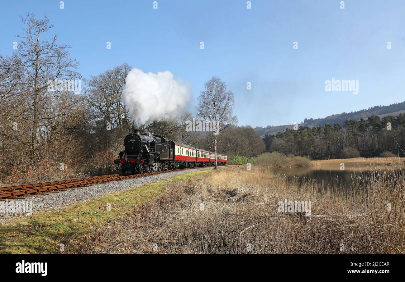 42073 fahren von Lakeside on the Lakeside und Haverthwaite RLY ab. Stockfoto