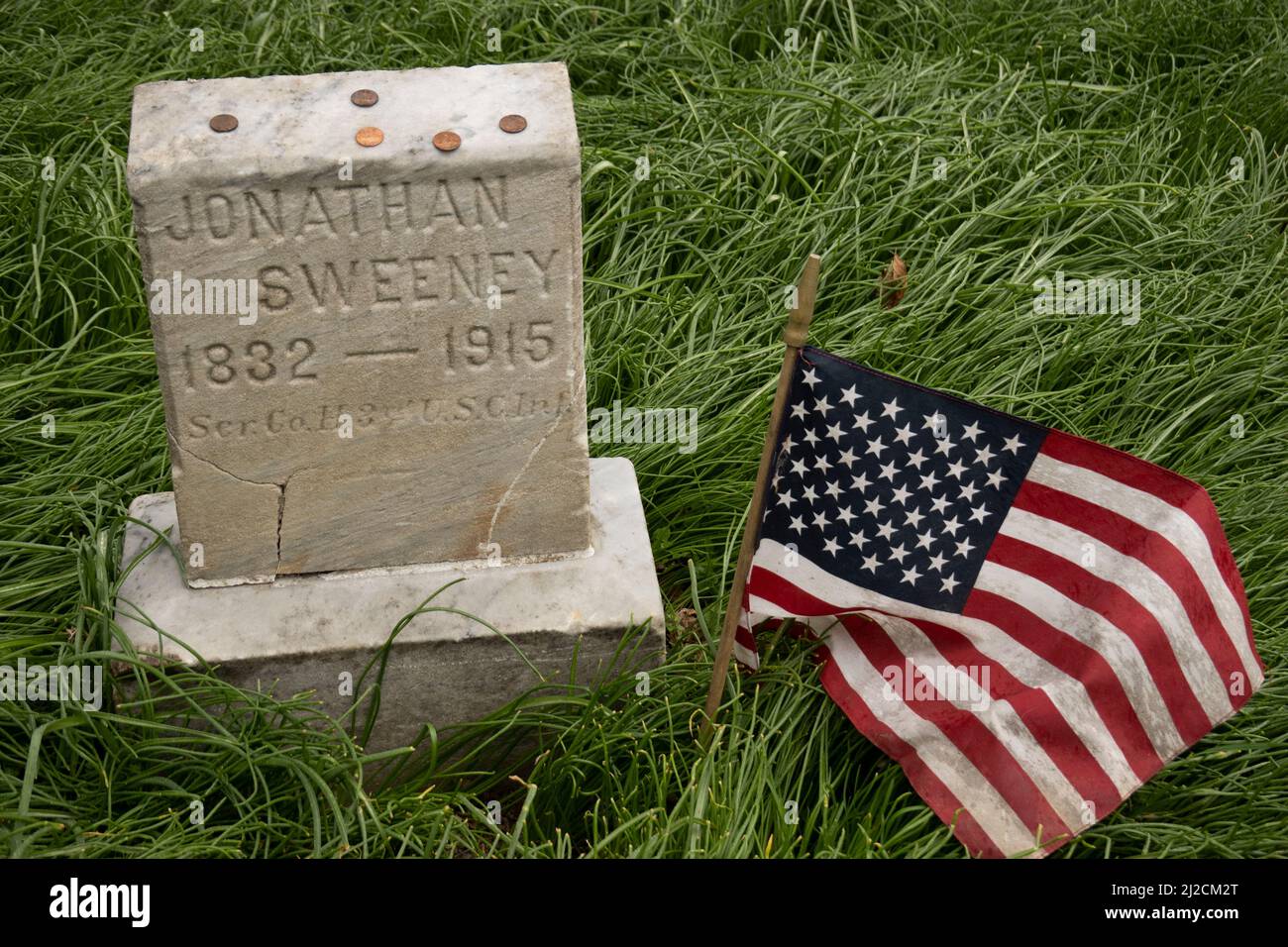 Sgt. Jonathan Sweeney Grabstein am Fuße des Thaddeus Stevens Grabes auf dem Shreiner Concord Friedhof in Lancaster PA Stockfoto