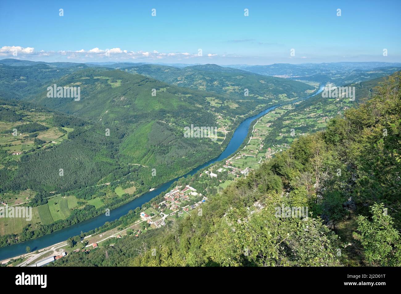 Gewundener Fluss Drina aus dem Tara Nationalpark, Serbien Stockfoto