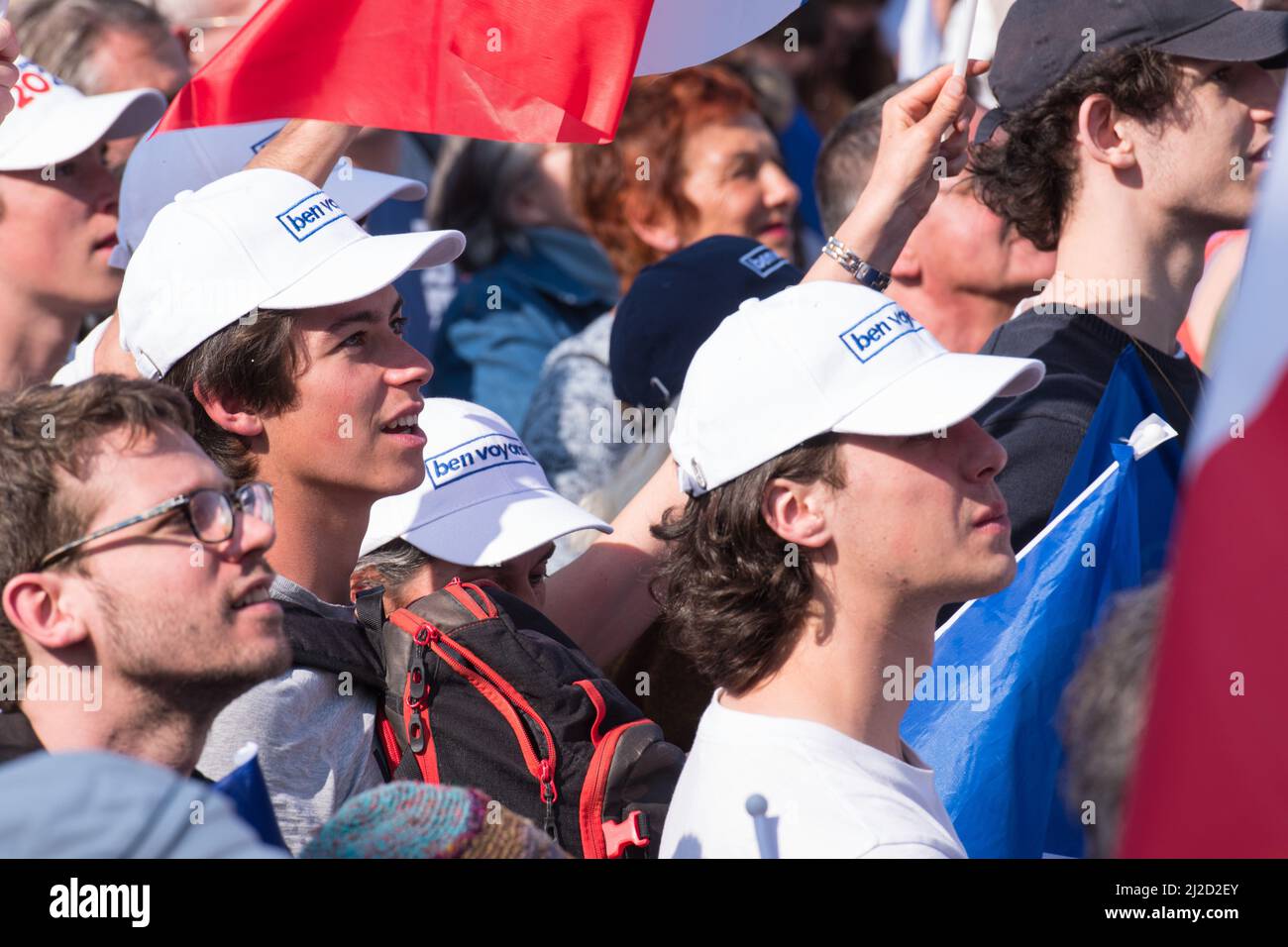 27. März 2022 - wie die Anhänger des Präsidentschaftskandidaten Eric Zemmour während des Treffens am Trocadero in Paris Stockfoto