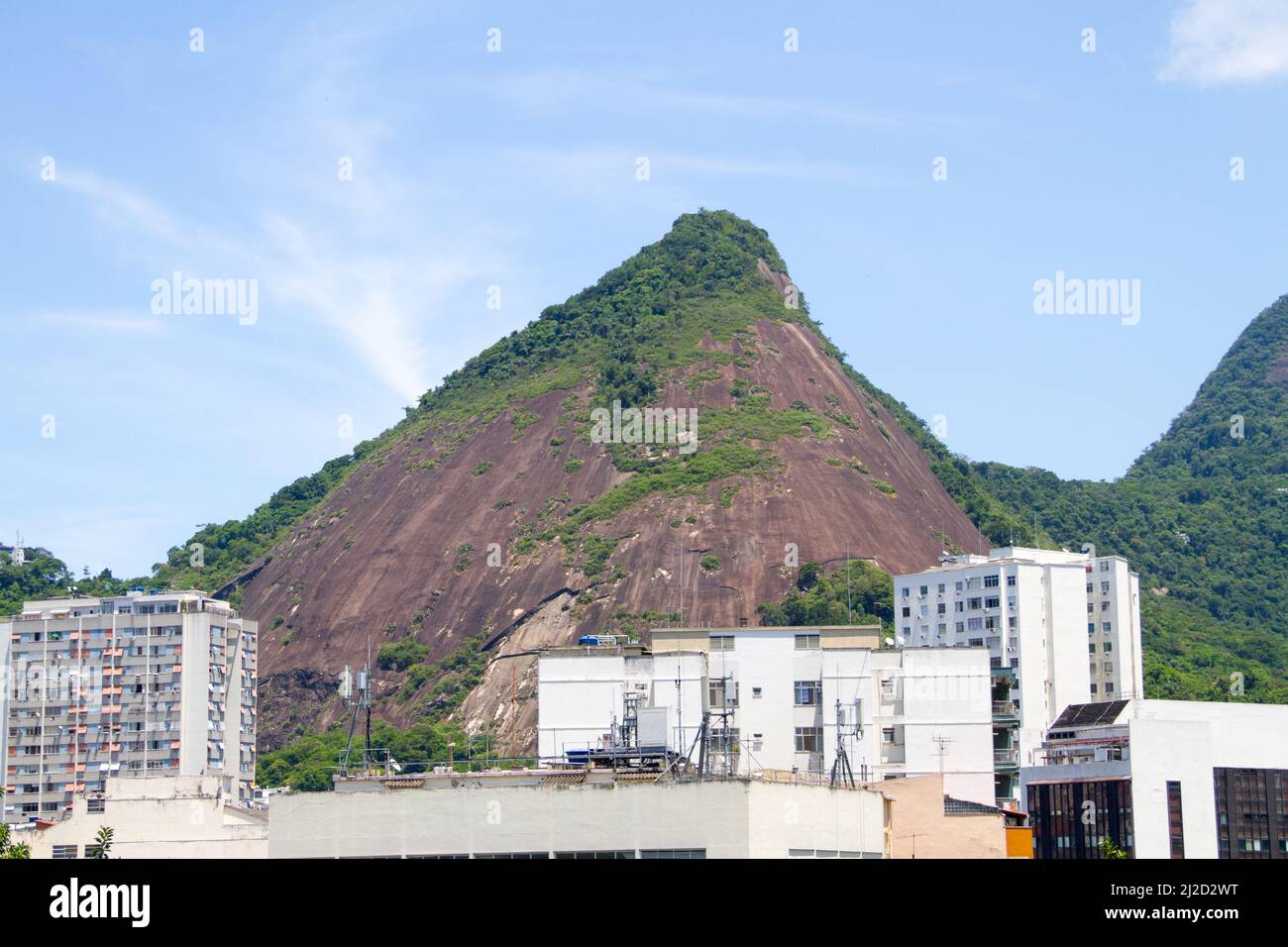 Dona Marta Aussichtspunkt, vom Laranjeiras-Viertel in Rio de Janeiro, Brasilien aus gesehen. Stockfoto